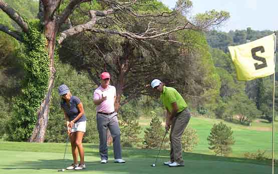 Le bonheur du golfeur qui joue le round de sa vie