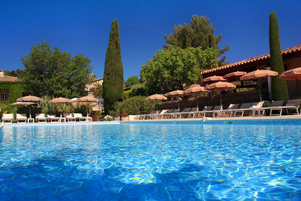 La piscine de l'Hôtel de Mougins idéale pour se détendre après les leçons de golf