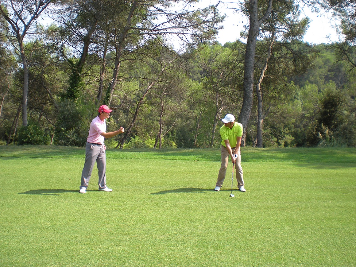 cours en situation pour perfectionner son swing sur le parcours