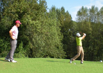 Débuter et apprendre le golf avec un pro sur le parcours