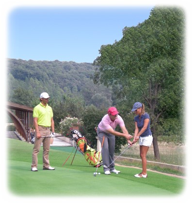 Leçon de golf sur le parcours pour débuter dans les Alpes-Maritimes