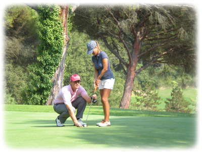 Accueil et démonstration en début de découverte du golf sur la Côte d'Azur